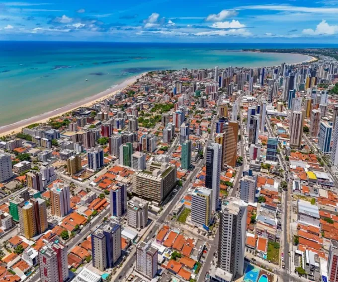 Mana&iacute;ra (Jo&atilde;o Pessoa &ndash; PB): sofistica&ccedil;&atilde;o urbana e visibilidade estrat&eacute;gica para m&iacute;dia OOH